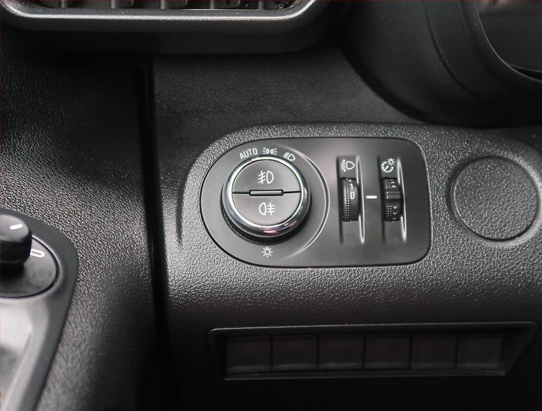 Opel Combo (2022) 1.5 CDTI, 3Místa, ČR, DPH - fotka 16 z 18
