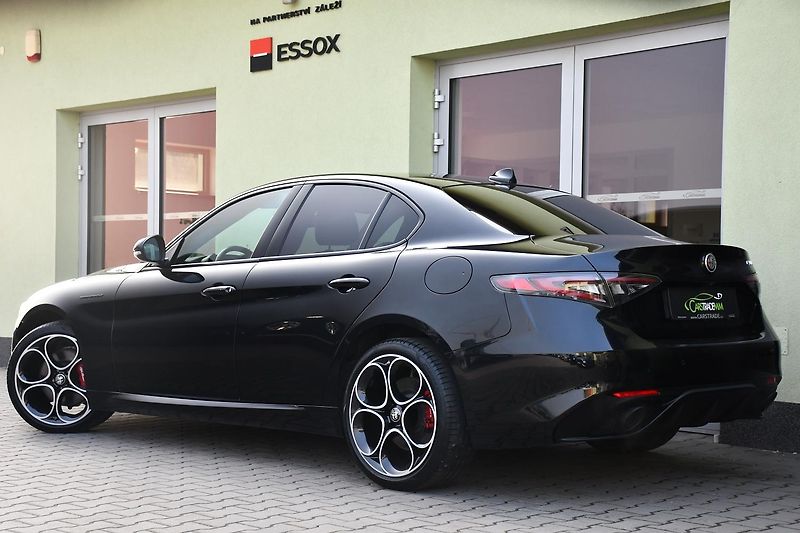 Alfa Romeo Giulia 2.0T 16V 206kW COMPETIZIONE 1M - fotka 3 z 43