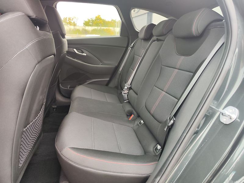 Hyundai i30 1.5 T-GDI/103kW N-Line DCT - fotka 13 z 35
