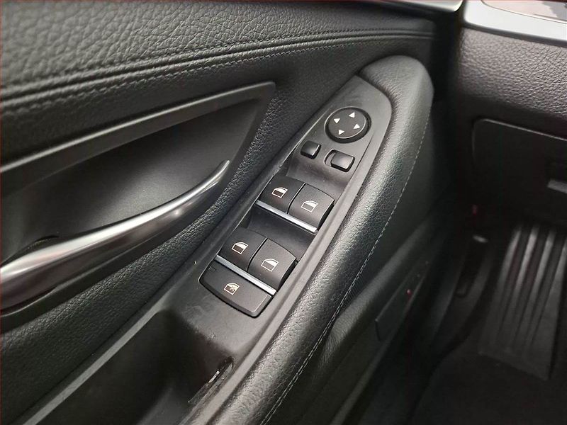 BMW Řada 5 (2012) 525d xDrive, 4X4, Automat - fotka 20 z 21