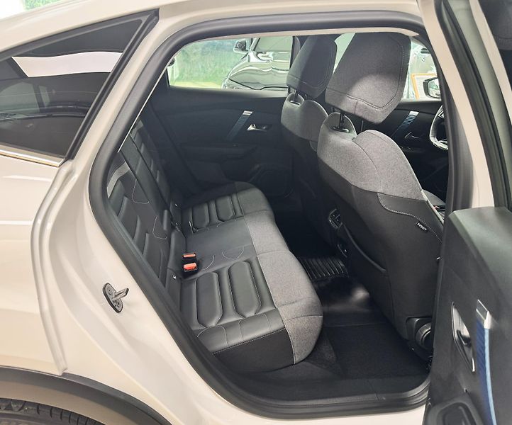 Citroën ë-C4 X 1.MAJITEL, ČR, DPH,V ZÁRUCE - fotka 12 z 32
