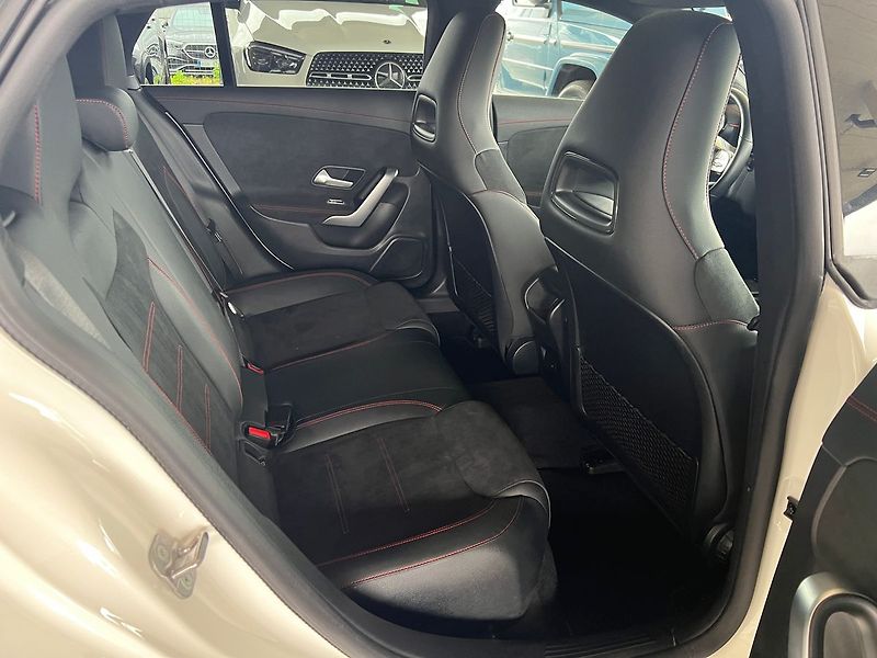 Mercedes-Benz CLA 200d 4M SB - fotka 14 z 15
