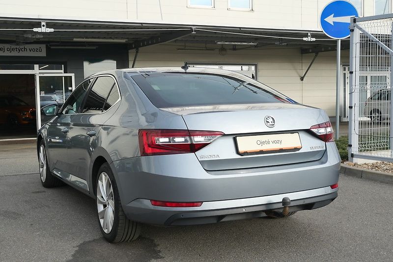 Škoda Superb - fotka 4 z 6