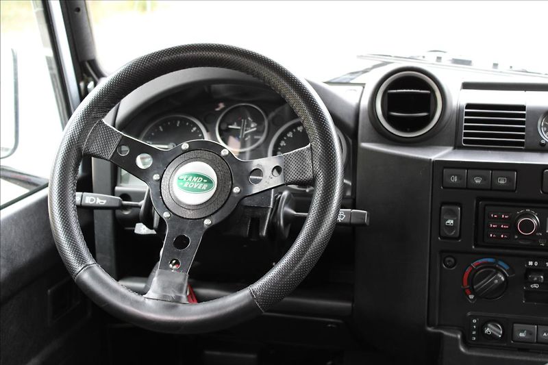 Land Rover Defender 110 2.4 TD4 90kW / PUMA / CZ - fotka 17 z 38