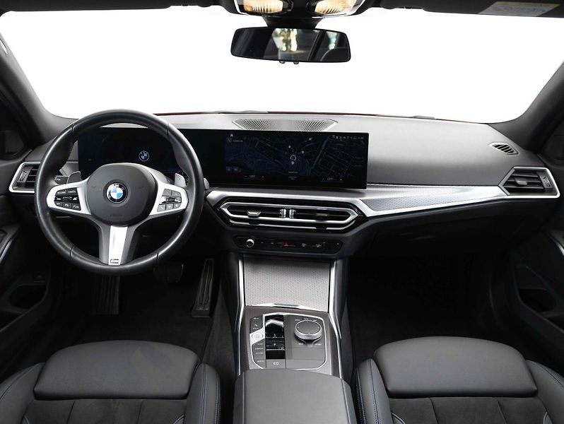 BMW Řada 3 330i Touring - fotka 13 z 22