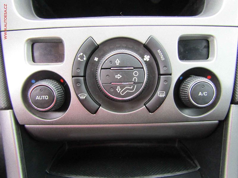Peugeot 308 (2010) 1.6VTi, ČR, AC - fotka 14 z 15