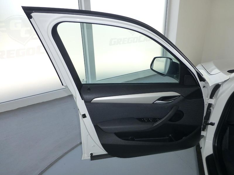 BMW X1 (2014) 2,0D*X-DRIVE**NAVI*ALU**XENONY - fotka 8 z 23