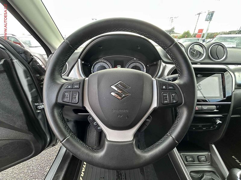 Suzuki Vitara (2019) 1.4 boosterjet 4x4, 1.maj,ČR - fotka 12 z 19