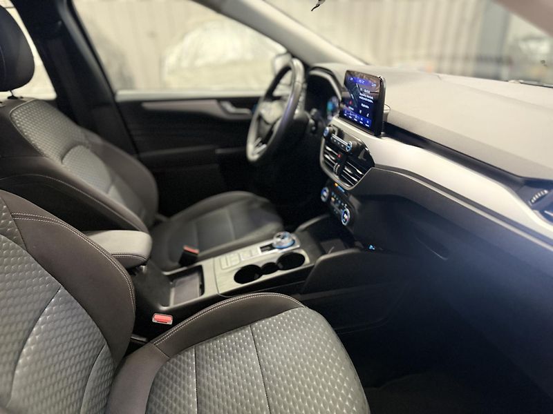 Ford Kuga (2022) 2.5 PHVE, 50km dojezd el - fotka 11 z 26