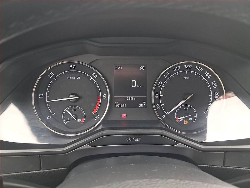 Škoda Superb (2017) 2.0 TDI, Tempomat - fotka 11 z 17