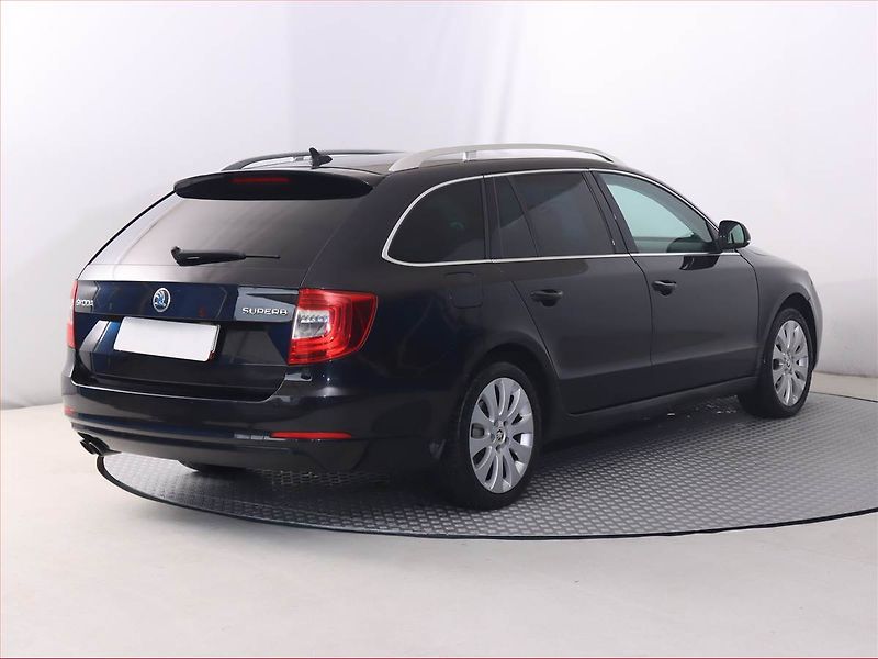 Škoda Superb (2012) 2.0 TDI, Xenony, Tempomat - fotka 5 z 17