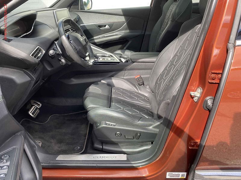 Peugeot 3008 (2017) 1.2 PT, GT Line, AT, LED - fotka 9 z 17