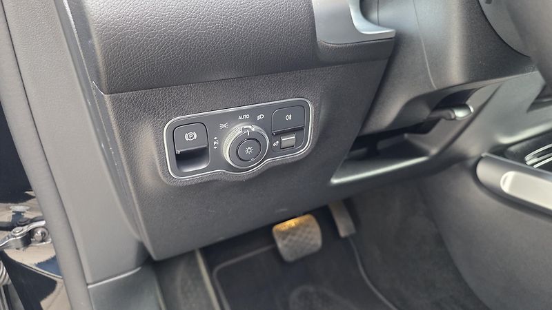 Mercedes-Benz EQB (2022) 300 4matic SoH 95,5% - fotka 17 z 34