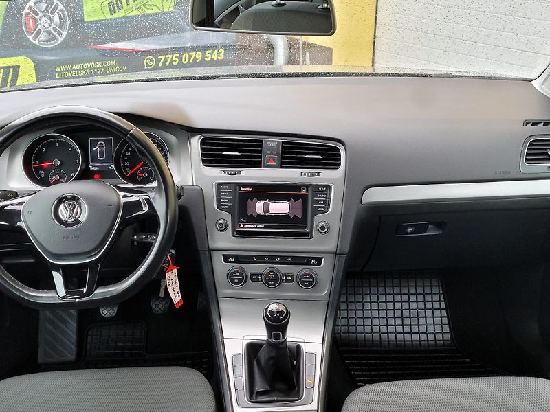 Volkswagen Golf 1,6 TDi CZ*DIGIKLIMA*SERVIS - fotka 30 z 43