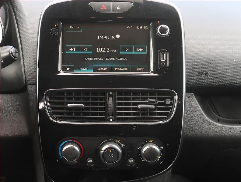 Renault Clio (2019) Limited 0.9 TCe, Navi - fotka 12 z 22