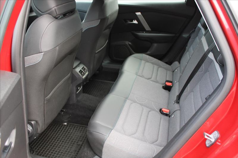 Citroën C4 1,2 PT  1.MAJ,ZÁRUKA,29.023KM - fotka 26 z 33