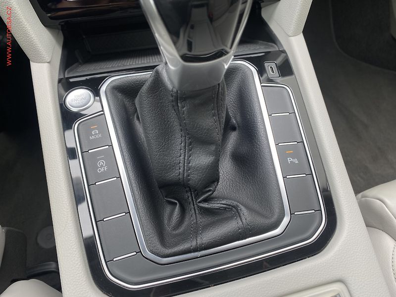 Volkswagen Passat (2021) 2.0 TDi, ČR, Elegance, LED - fotka 14 z 20