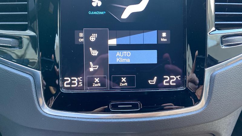 Volvo XC90 INSCRIPTION, B5 AWD, 173+10 kW - fotka 22 z 37