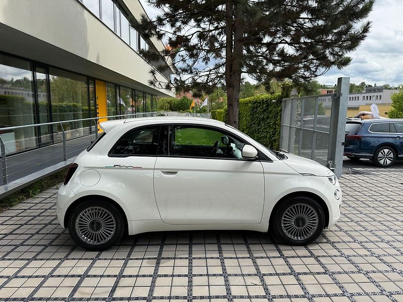 Fiat 500 --REZERVACE-- - fotka 33 z 34