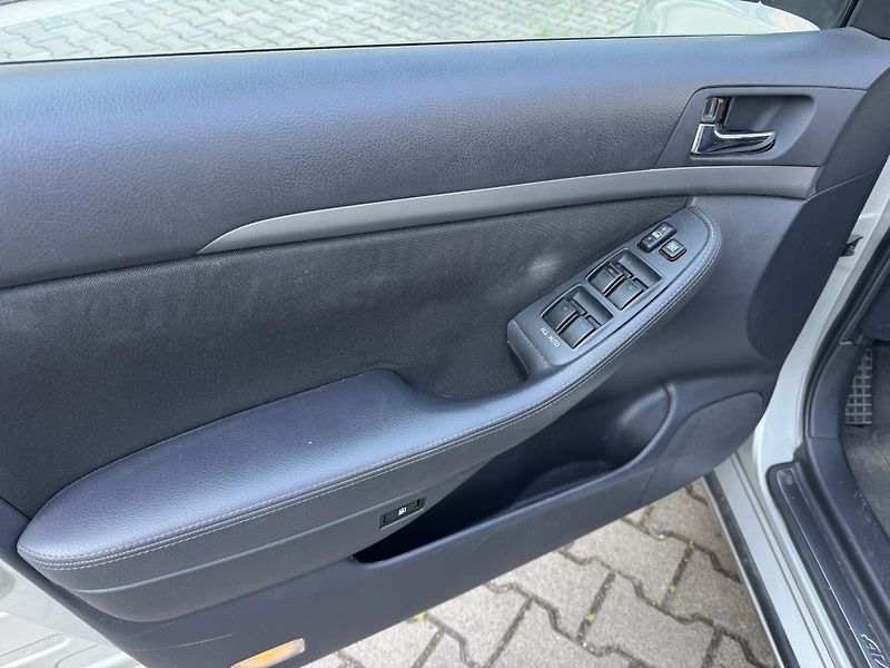 Toyota Avensis 2,0D-4D, ČR, 2.MAJ. - fotka 7 z 15