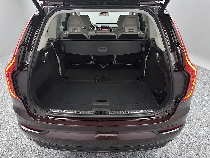Volvo XC90 (2026) B5 AWD AUT DARK PLUS 7 míst - fotka 6 z 25