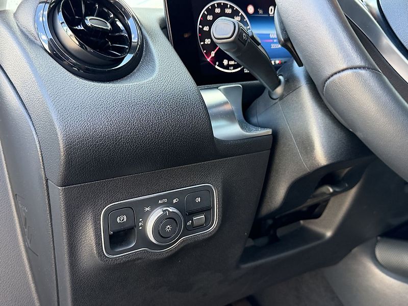 Mercedes-Benz GLB 4 MATIC - fotka 21 z 35