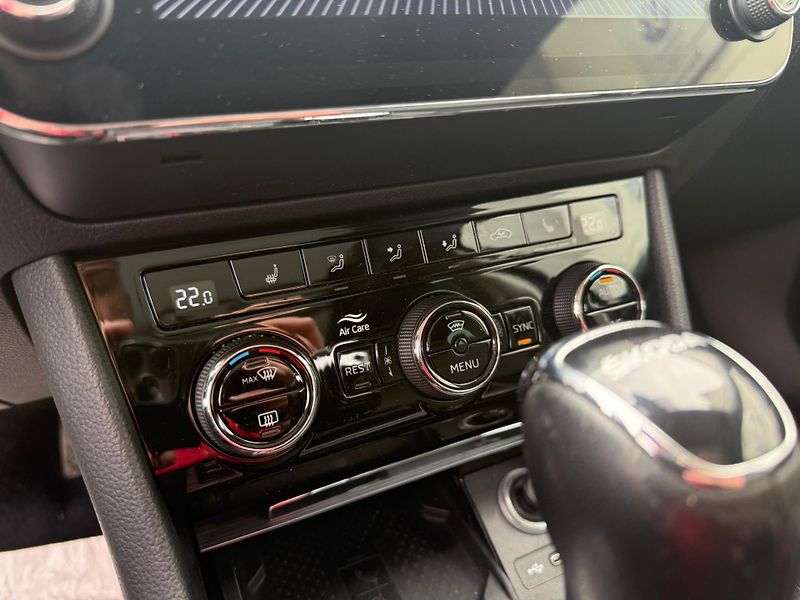 Škoda Superb Ambition 2.0 TDI 110kw DSG Com - fotka 15 z 24