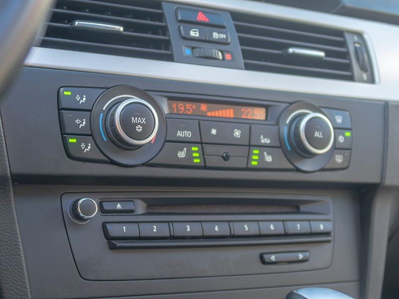 BMW Řada 3 (2011) 325i 160KW mat HK – NAVIGACE - fotka 27 z 52