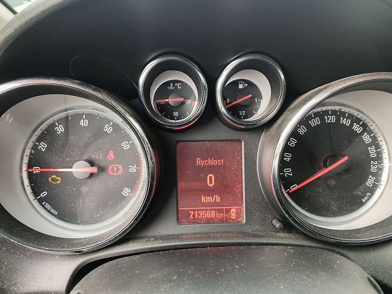 Opel Astra 1.4i Turbo Cosmo LPG - fotka 14 z 29