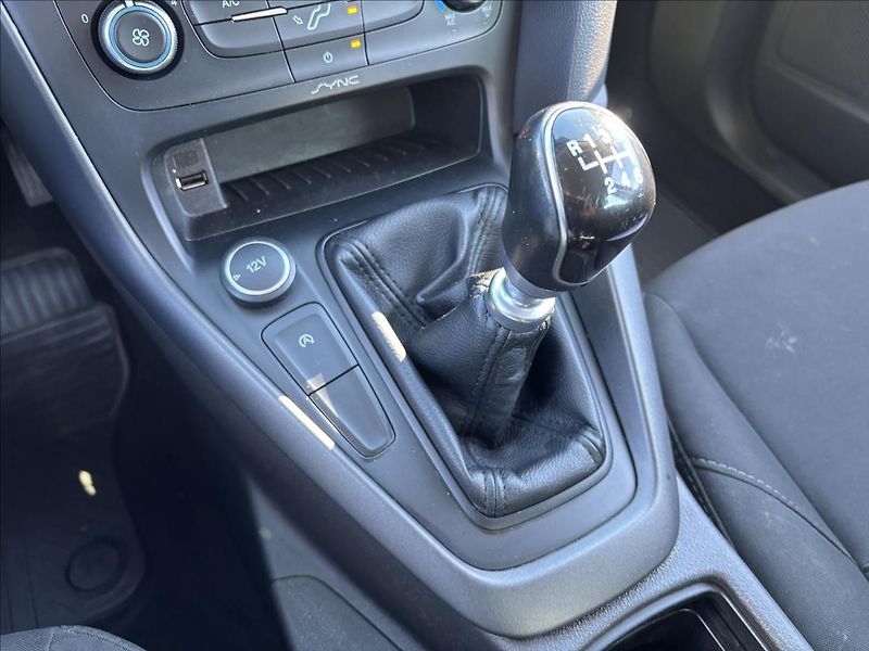 Ford Focus 1,5 TDCI 70kW Trend - fotka 25 z 28