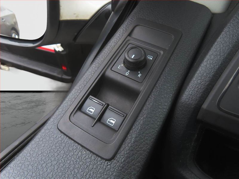 Volkswagen Transporter (2018) 2.0 BiTDI, Bus, 5Míst, ČR - fotka 16 z 17