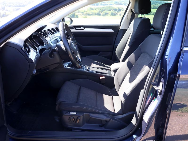 Volkswagen Passat 2.0 TDI 110kW Comfortline - fotka 10 z 33
