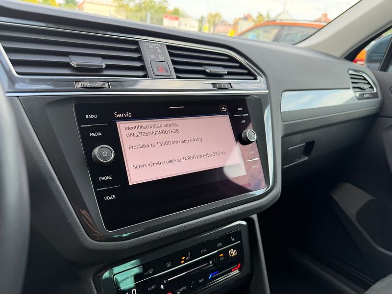 Volkswagen Tiguan Life  2,0TDI 110kW DSG - fotka 14 z 22