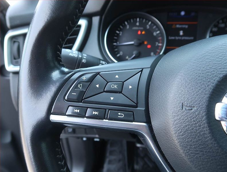 Nissan Qashqai (2019) 1.3 DIG-T, Serv.kniha, Navi - fotka 16 z 18