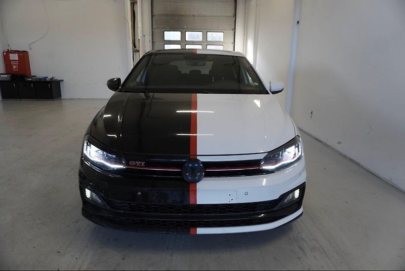 Volkswagen Polo  2,0 TSI GTI 147kW DSG6 - fotka 2 z 28