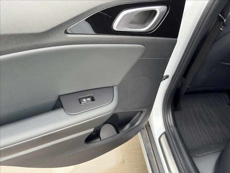 Kia XCeed 1,6   T-GDI 132kW 7DCT STEEL E - fotka 18 z 22