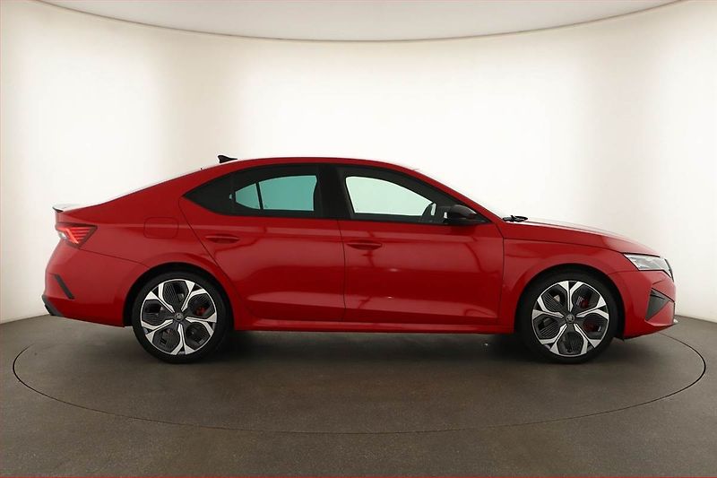 Škoda Octavia (2025) RS 2.0 TSI, RS, Matrix FullLed - fotka 6 z 26