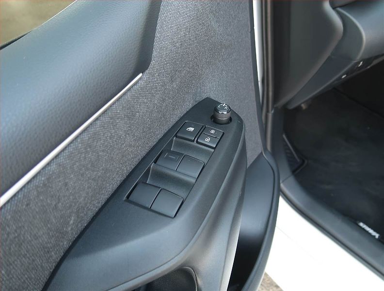 Toyota Yaris (2022) Comfort Style 1.5 VVT-i - fotka 16 z 17