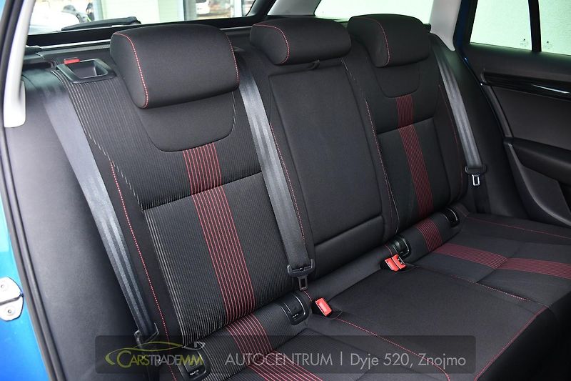 Škoda Octavia 1,6 TDI DSG STYLE & DYNAMIC - fotka 19 z 53