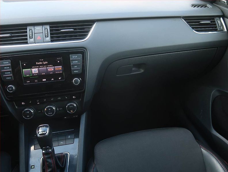 Škoda Octavia (2013) RS 2.0 TSI, Automat - fotka 8 z 23