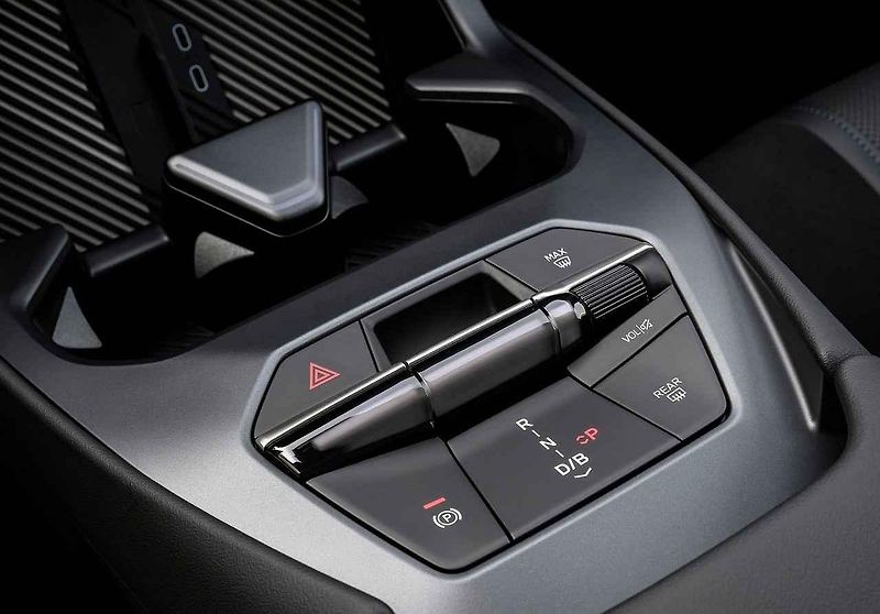 Jízda připomíná spalovací modely značky.