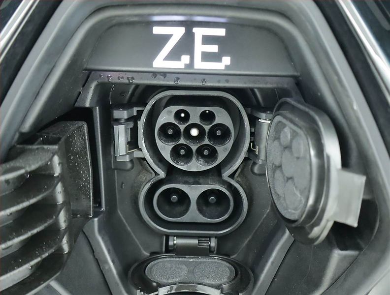 Renault ZOE (2022) ZE50 R135, SoH 95%, Automat - fotka 17 z 18