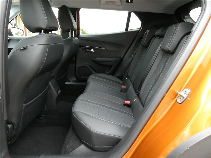 Peugeot 2008 1,2 PureTech 74kW Allure,závěs - fotka 18 z 45