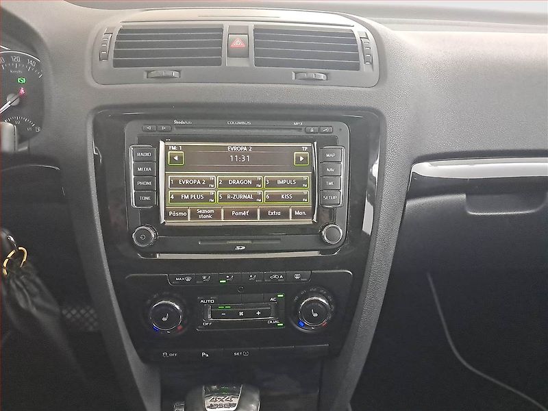Škoda Octavia (2011) Laurin&Klement 2.0 TDI, 4X4 - fotka 12 z 22