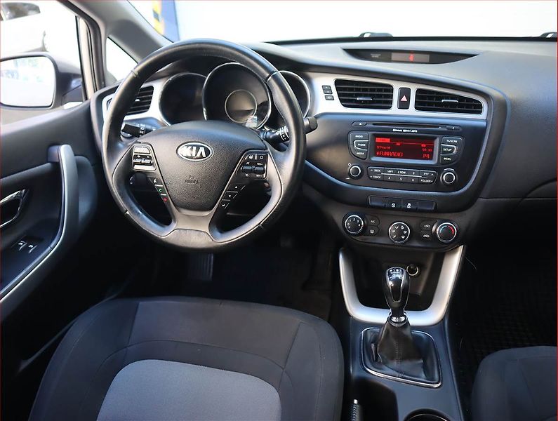 Kia Ceed (2014) 1.4 CVVT, Tempomat - fotka 7 z 17