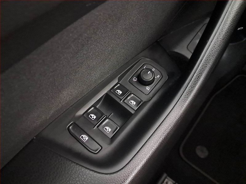 Volkswagen Passat (2020) 2.0 TDI, Automat, Navi - fotka 20 z 20