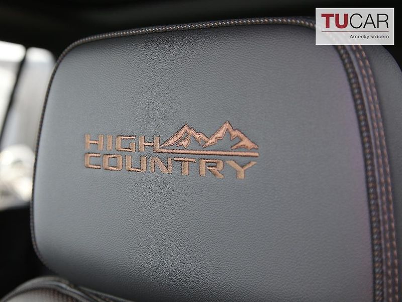 Chevrolet Suburban 6,2 V8 High Country - fotka 38 z 51