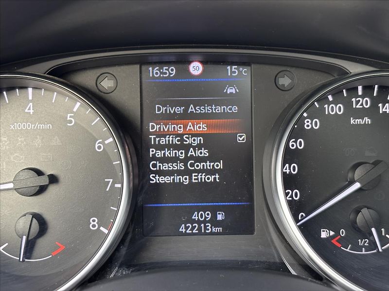 Nissan Qashqai 1,3 DIG-T Tekna PANORAMA TAŽNÉ - fotka 47 z 49