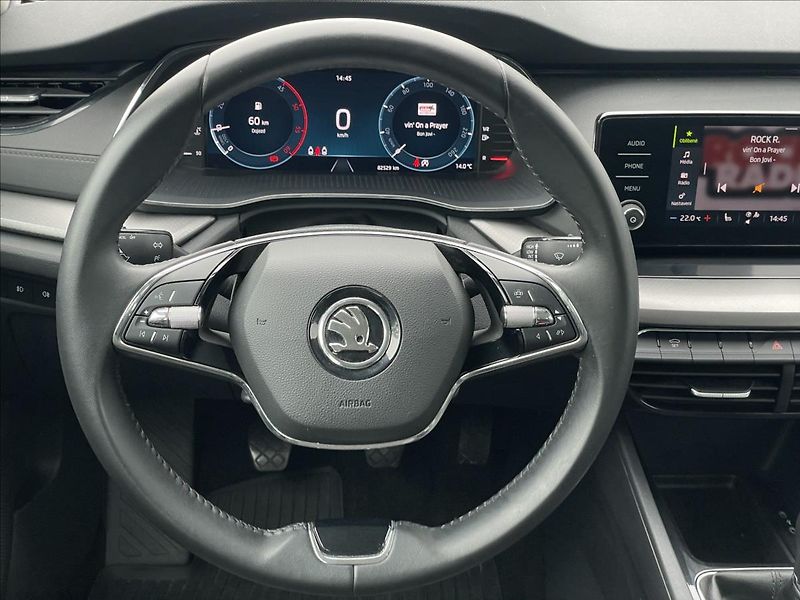 Škoda Octavia 2,0 TDI Combi Ambition Plus - fotka 8 z 23