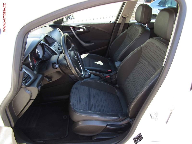 Opel Astra (2015) 1.6 CDTi, ČR, autoAC, temp - fotka 9 z 16